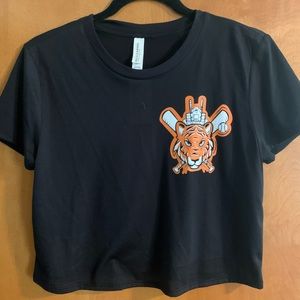 🌼3/$25 NWT Black Crop Detroit Baseball Tee